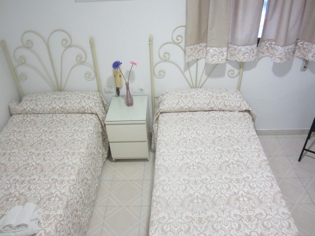 Hostal Avenida Кониль-де-ла-Фронтера Номер фото