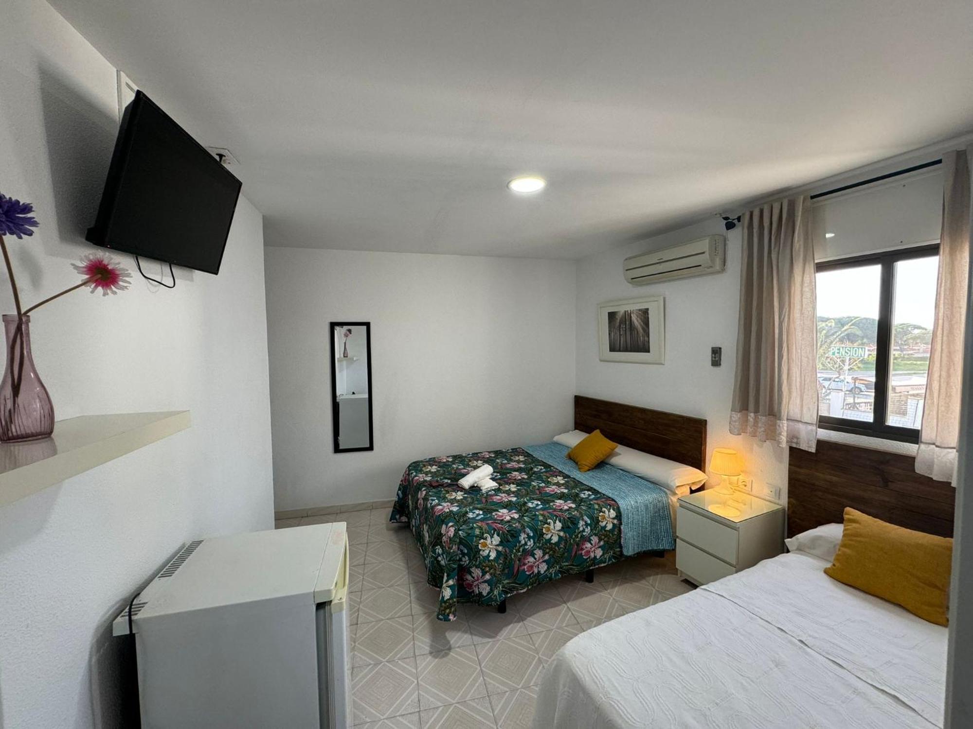 Hostal Avenida Кониль-де-ла-Фронтера Экстерьер фото