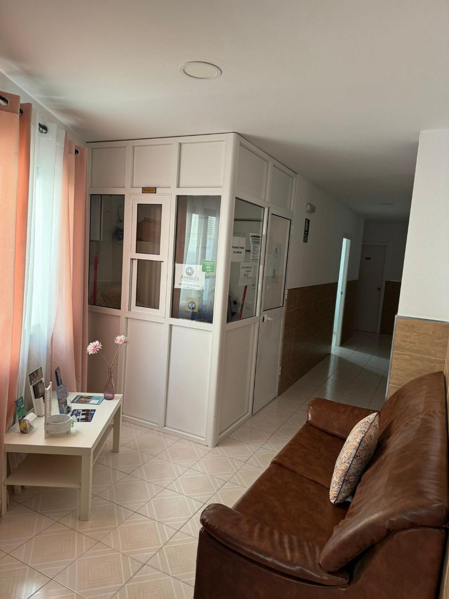 Hostal Avenida Кониль-де-ла-Фронтера Экстерьер фото