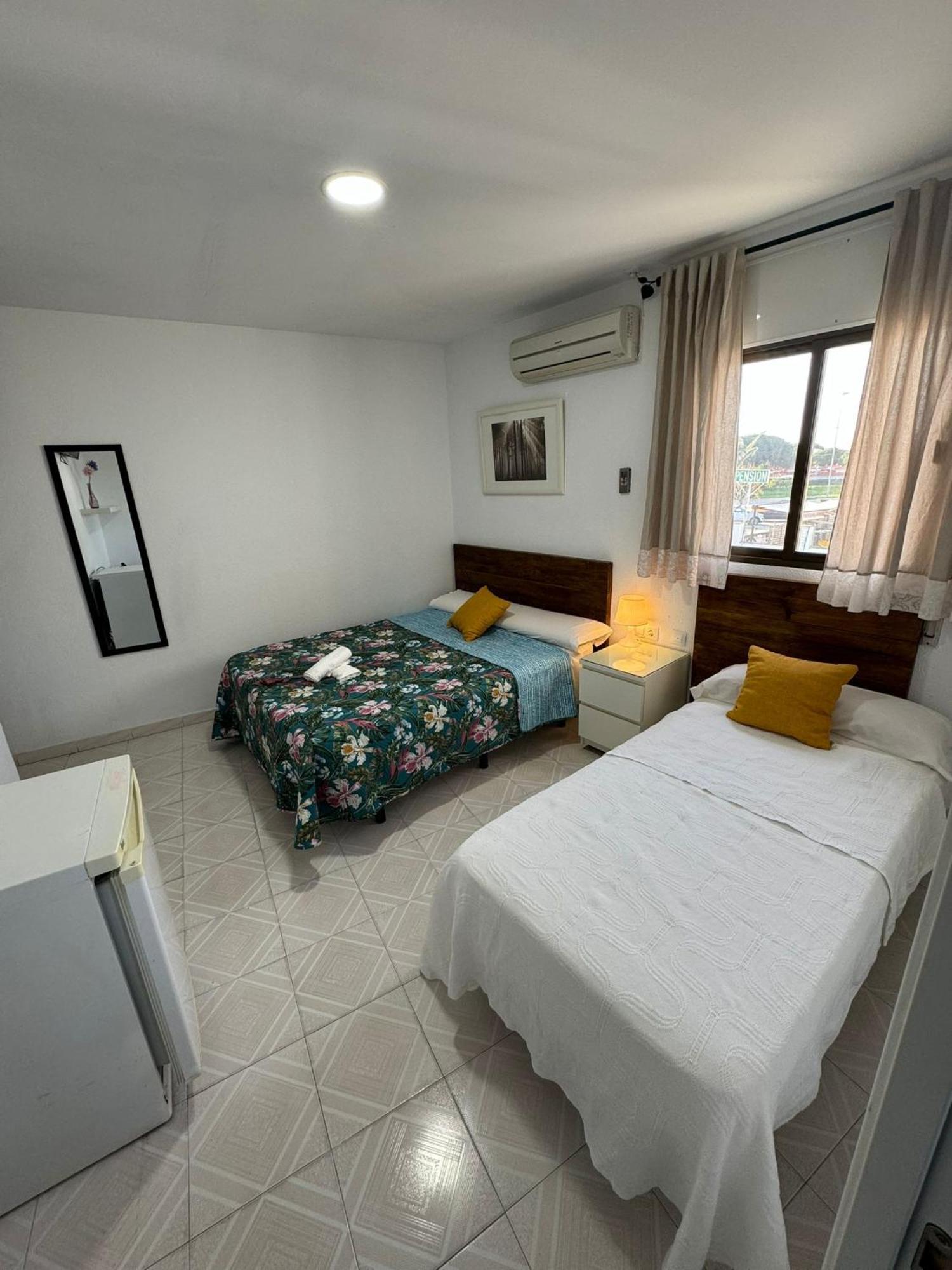 Hostal Avenida Кониль-де-ла-Фронтера Экстерьер фото